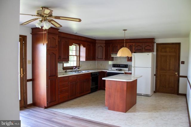 5237 SUNSET LN, Gap, PA 17527