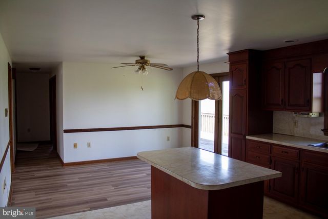 5237 SUNSET LN, Gap, PA 17527