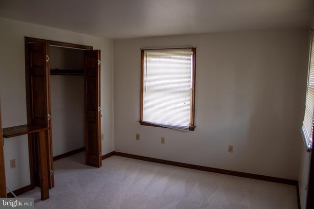 5237 SUNSET LN, Gap, PA 17527