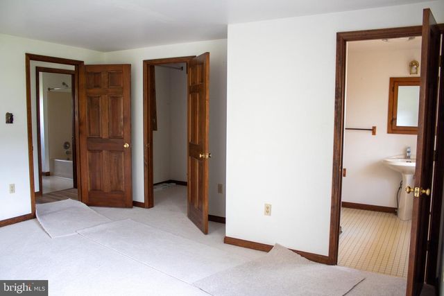 5237 SUNSET LN, Gap, PA 17527