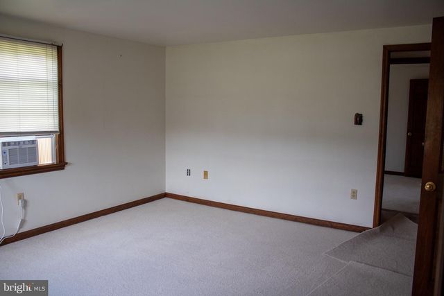 5237 SUNSET LN, Gap, PA 17527