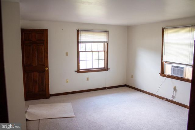 5237 SUNSET LN, Gap, PA 17527