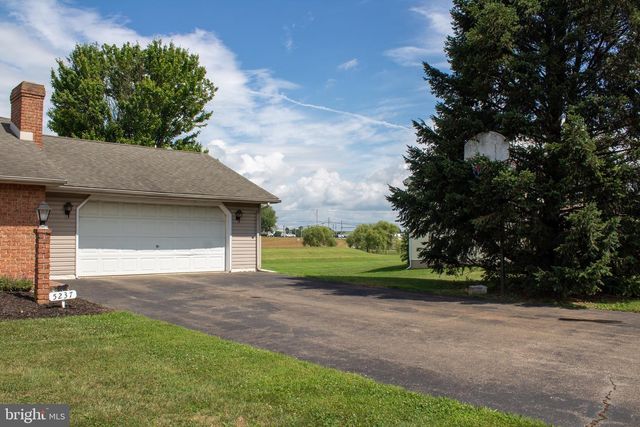 5237 SUNSET LN, Gap, PA 17527