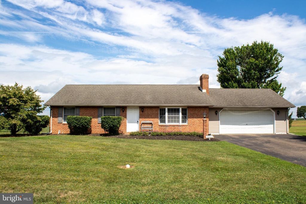 5237 SUNSET LN, Gap, PA 17527
