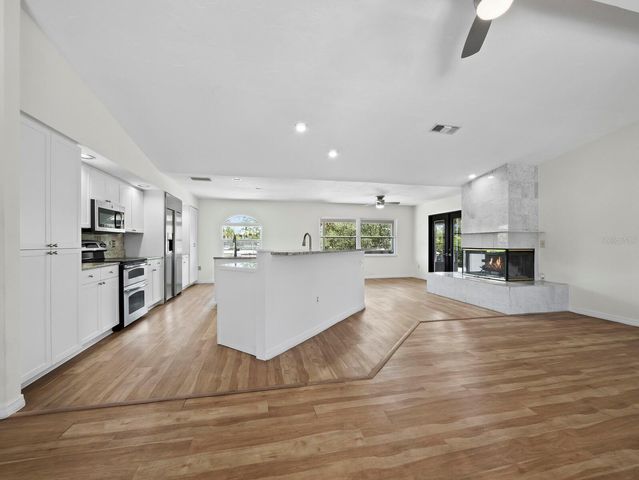 521 CUMMINGS STREET, Sarasota, FL 34242