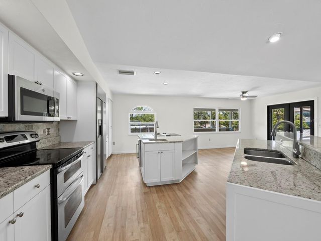 521 CUMMINGS STREET, Sarasota, FL 34242