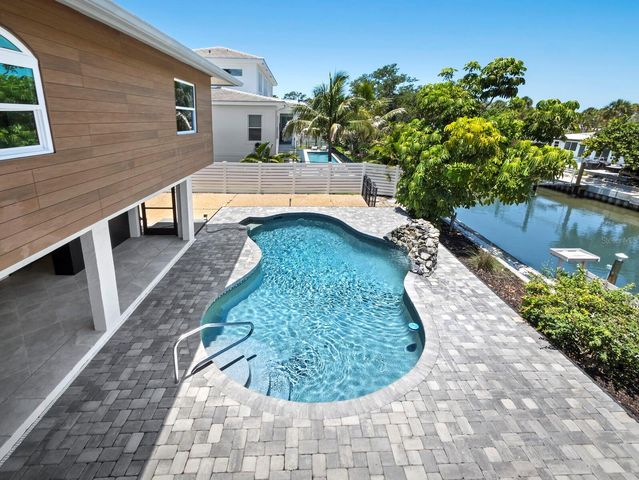 521 CUMMINGS STREET, Sarasota, FL 34242