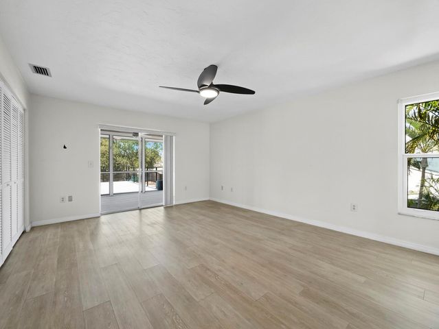 521 CUMMINGS STREET, Sarasota, FL 34242