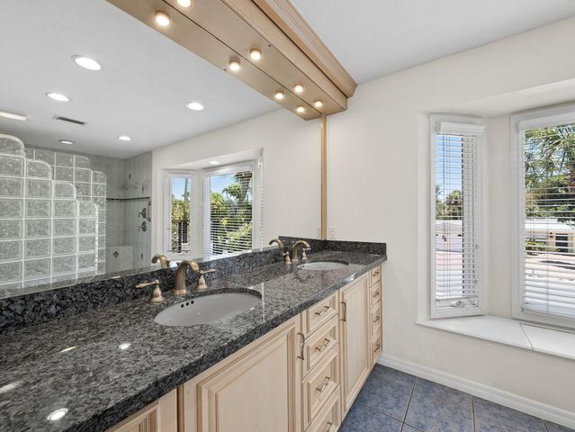 521 CUMMINGS STREET, Sarasota, FL 34242
