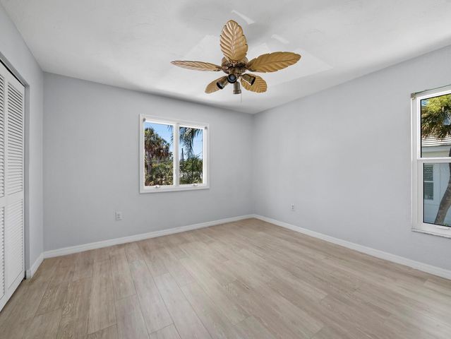 521 CUMMINGS STREET, Sarasota, FL 34242