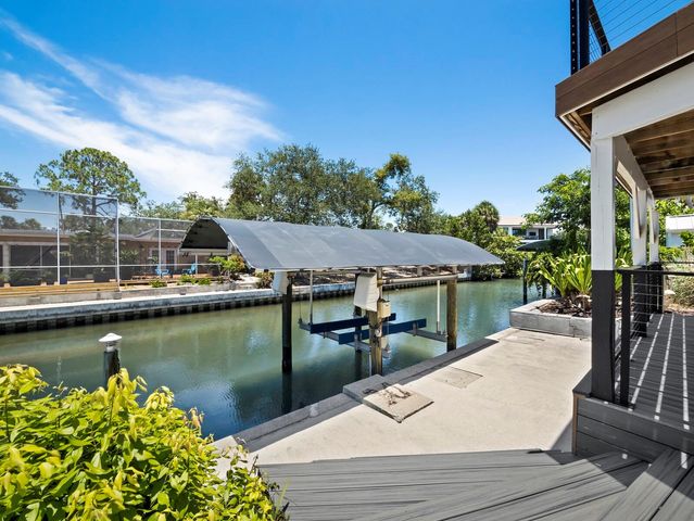 521 CUMMINGS STREET, Sarasota, FL 34242