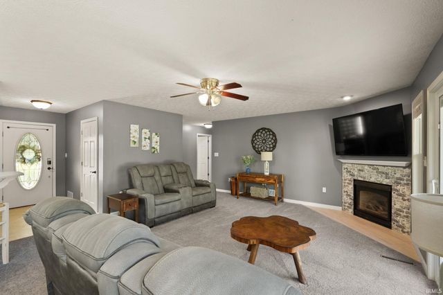 4 Orchard Road, Loogootee, IN 47553