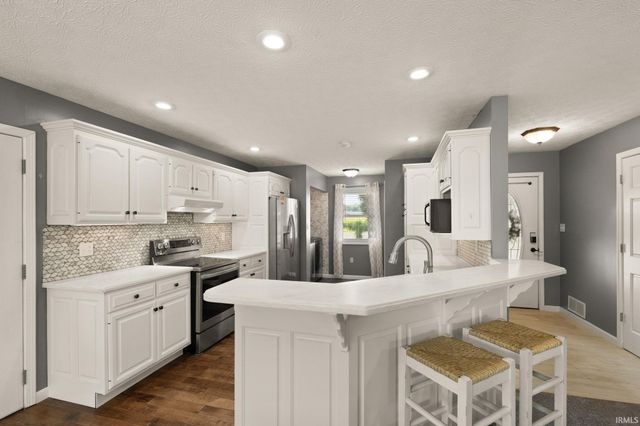 4 Orchard Road, Loogootee, IN 47553