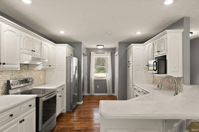 4 Orchard Road, Loogootee, IN 47553