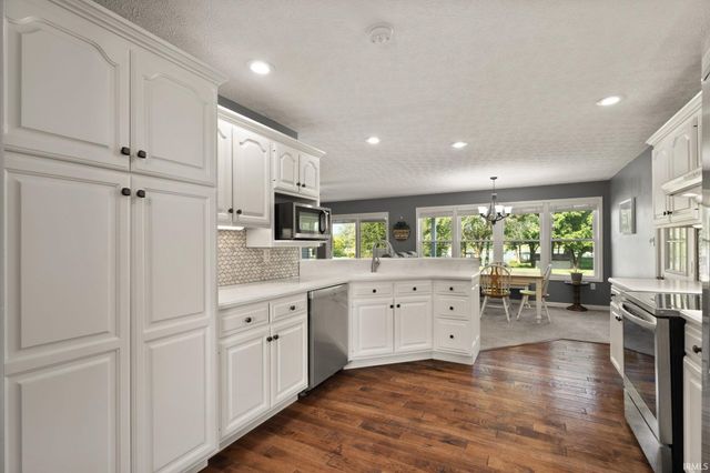 4 Orchard Road, Loogootee, IN 47553