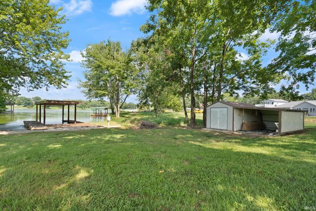 4 Orchard Road, Loogootee, IN 47553