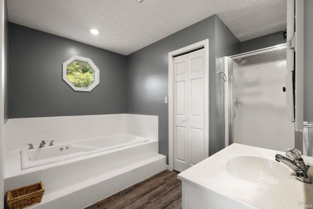 4 Orchard Road, Loogootee, IN 47553