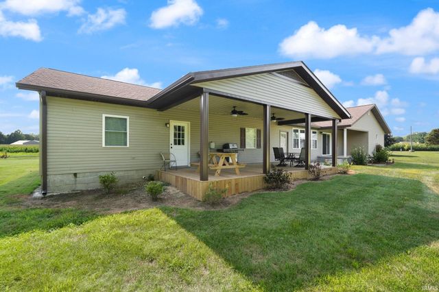 4 Orchard Road, Loogootee, IN 47553