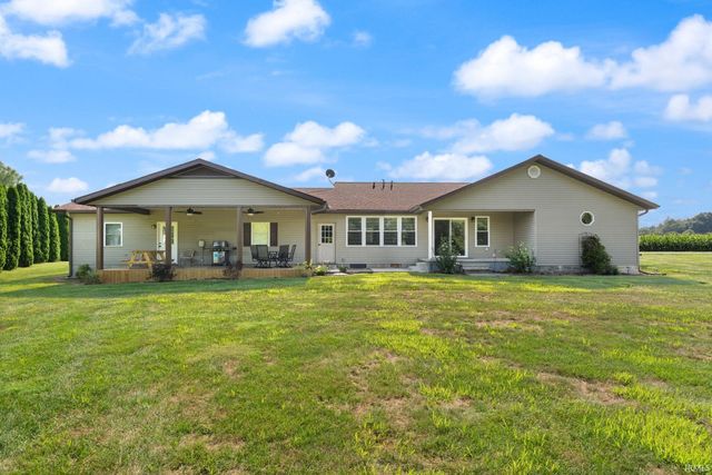 4 Orchard Road, Loogootee, IN 47553