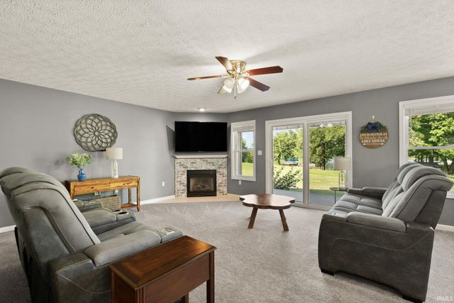 4 Orchard Road, Loogootee, IN 47553