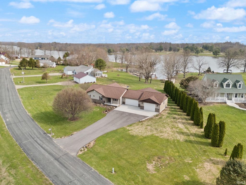 4 Orchard Road, Loogootee, IN 47553