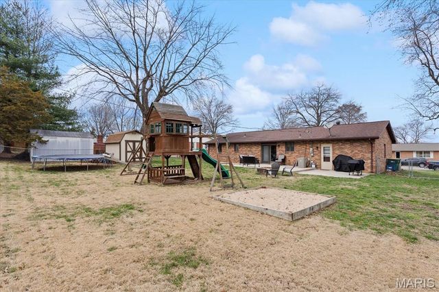 414 Parkview Drive, Lebanon, IL 62254