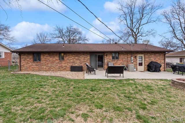 414 Parkview Drive, Lebanon, IL 62254