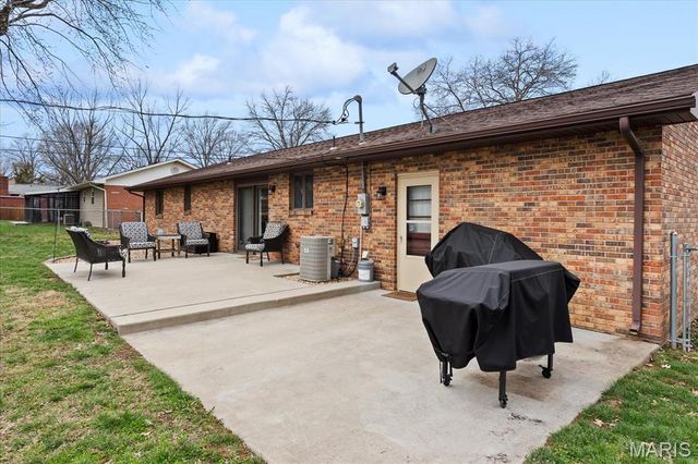 414 Parkview Drive, Lebanon, IL 62254