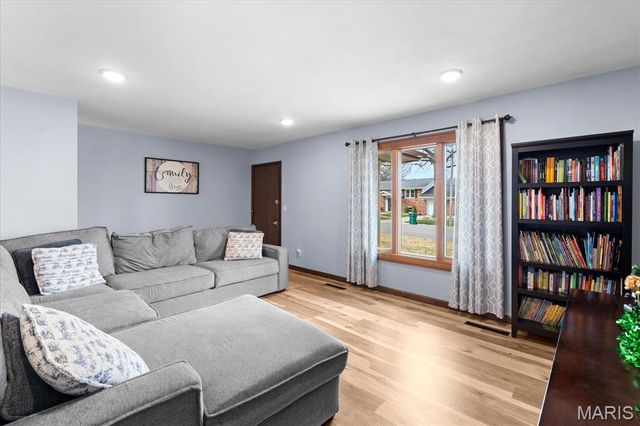 414 Parkview Drive, Lebanon, IL 62254