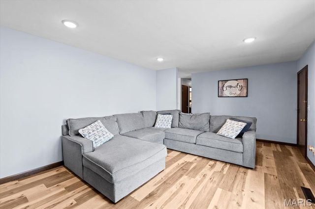 414 Parkview Drive, Lebanon, IL 62254