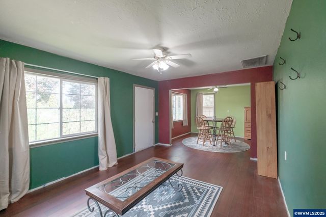 4452 Dover Av NE, Salem, OR 97305
