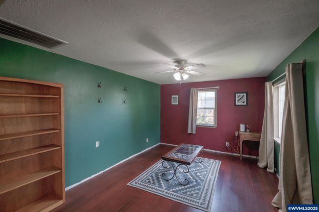 4452 Dover Av NE, Salem, OR 97305
