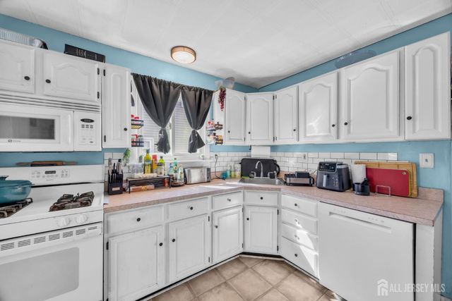 26 Sidney Avenue, Spotswood, NJ 08884
