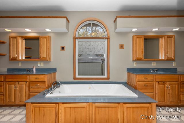 282 N Centre Street, Marcellus Vllg, MI 49067