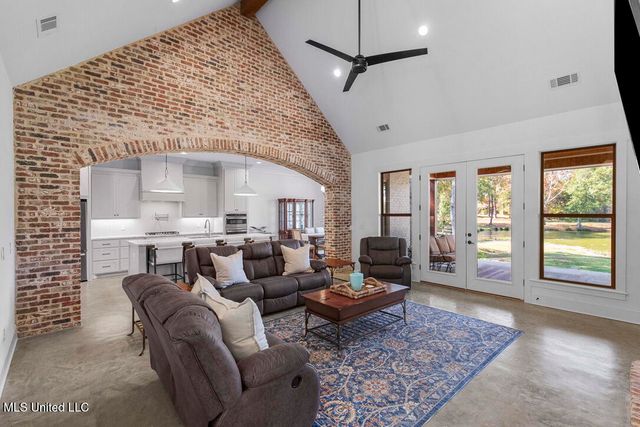 136 Trails End, Flora, MS 39071