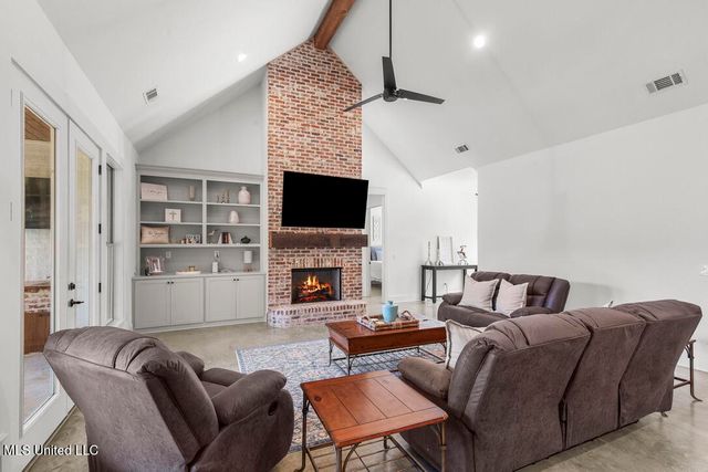 136 Trails End, Flora, MS 39071