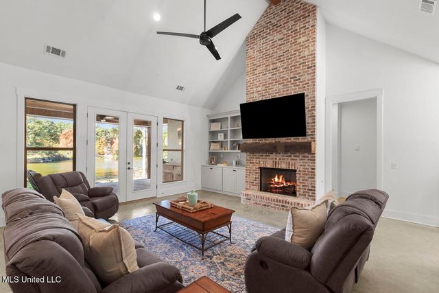 136 Trails End, Flora, MS 39071