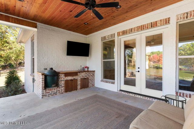 136 Trails End, Flora, MS 39071