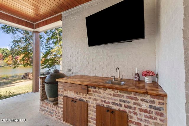 136 Trails End, Flora, MS 39071