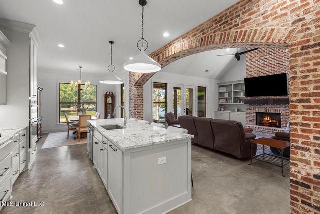 136 Trails End, Flora, MS 39071