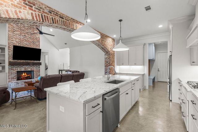 136 Trails End, Flora, MS 39071