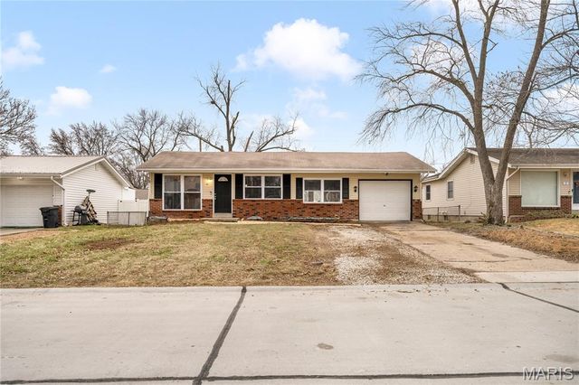 35 Jamestown Drive, St Peters, MO 63376
