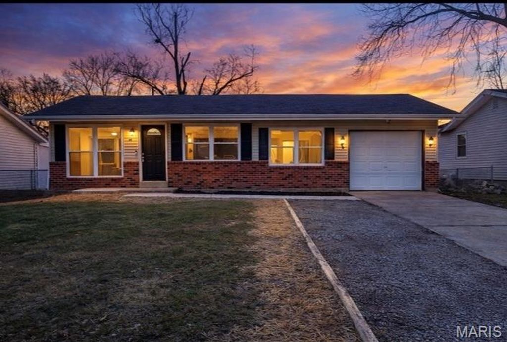 35 Jamestown Drive, St Peters, MO 63376