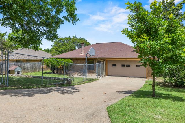 119 N Beltwoods Drive, Desoto, TX 75115
