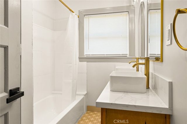 1132 W 56th, Los Angeles, CA 90037