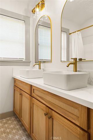 1132 W 56th, Los Angeles, CA 90037