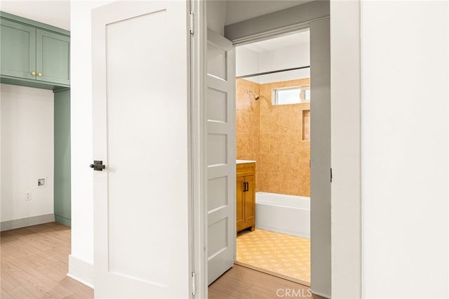 1132 W 56th, Los Angeles, CA 90037