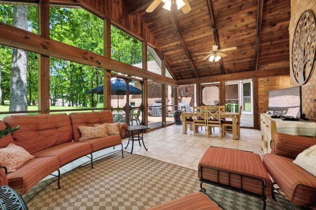 3208 Thoroughbred Dr, Hermitage, TN 37076