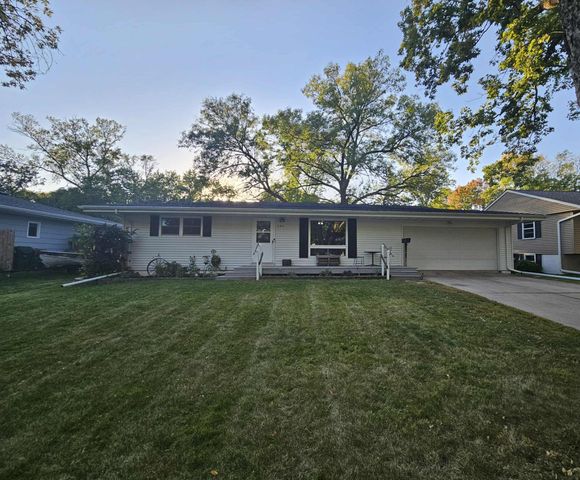 724 Southview Drive SW, Hutchinson, MN 55350