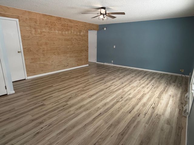 724 Southview Drive SW, Hutchinson, MN 55350